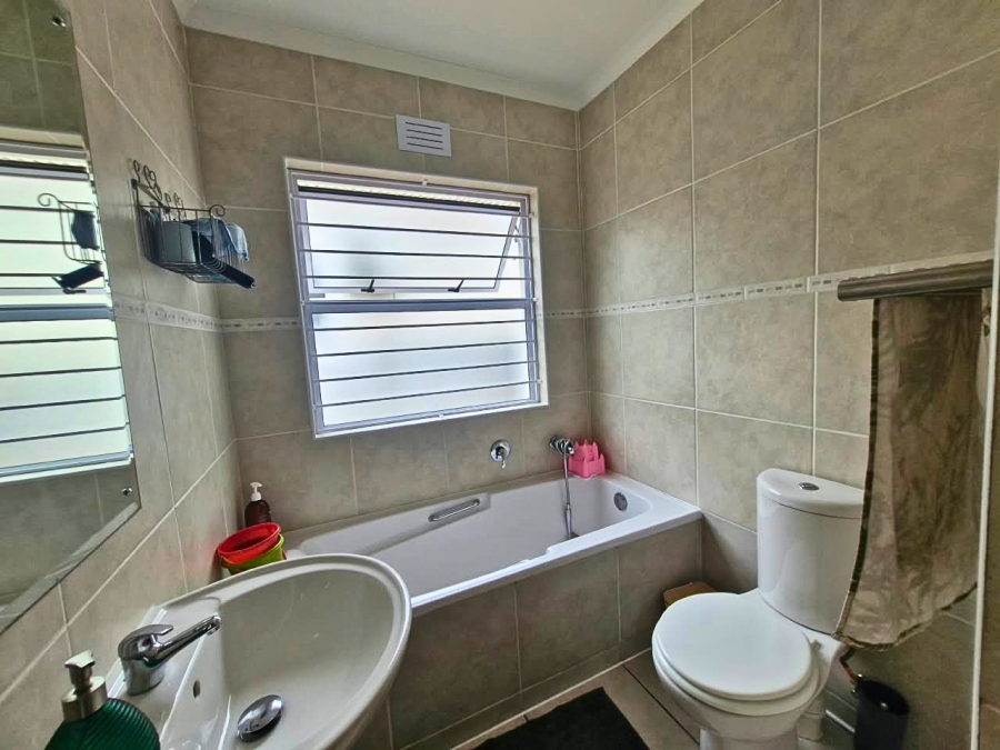 To Let 3 Bedroom Property for Rent in Pinehurst Western Cape